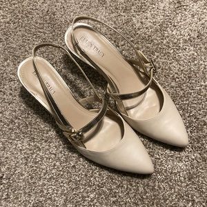 Womens Ellen Tracy Tan heels with silver/gold buckle. Size 9